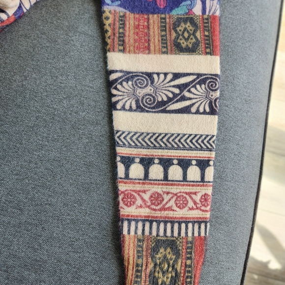 Sweater Size - L - Picture 10 of 11